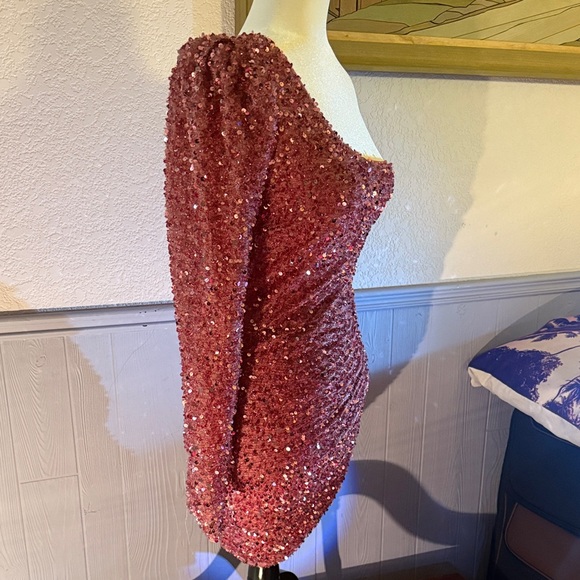 Sparkly One-Shoulder Sequin Dress - Picture 7 of 7